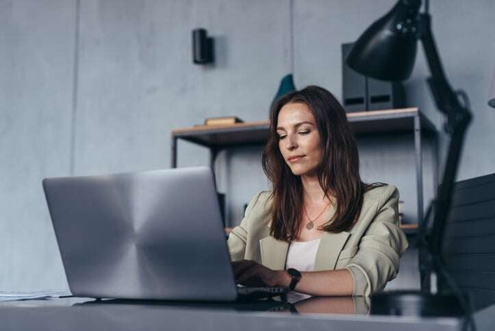 A Closecare oferece uma solução robusta para a gestão de absenteísmo, com processos totalmente automatizados e integrados. Essa tecnologia facilita o cumprimento de normas legais, melhora a comunicação entre departamentos e garante maior segurança nas informações, reduzindo riscos e falhas operacionais.